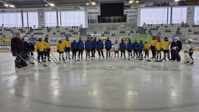 Saisonauftakt im Nachwuchs: Tornado Kids trotzen den Bedingungen und starten auf dem Eis durch!